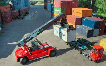 Kalmar and Access World reaffirm their partnership with a recent order for Eco reach stackers