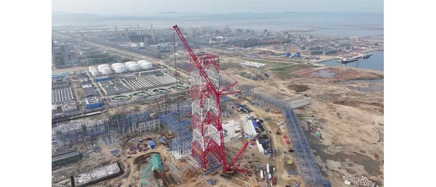 Installation of Asia's Tallest Flare Tower, Reaching 168 Meters, Achieved Using SANY's 2000-ton Crawler Crane