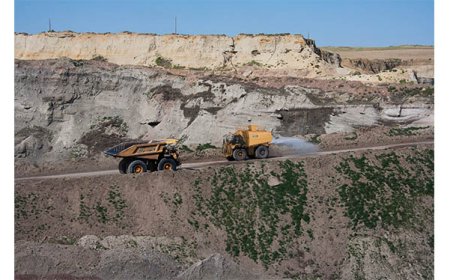 The Cat® 785D Water Truck introduces an innovative approach to effectively control haul road dust while conserving water resources