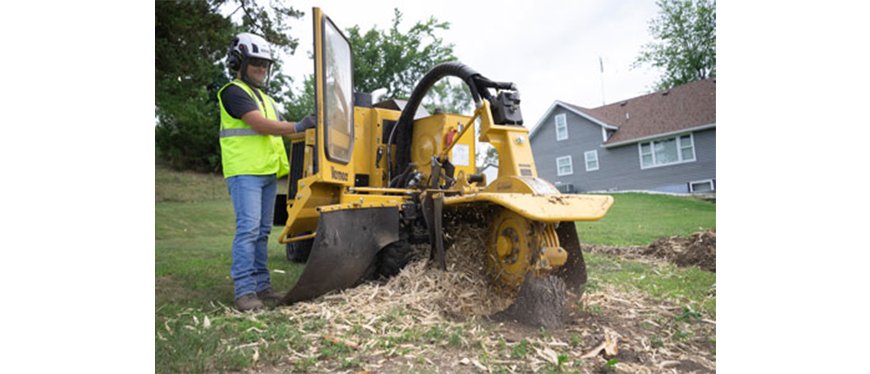 The high-performance Vermeer SC1052 Stump Cutter ensures continuous productivity throughout the day