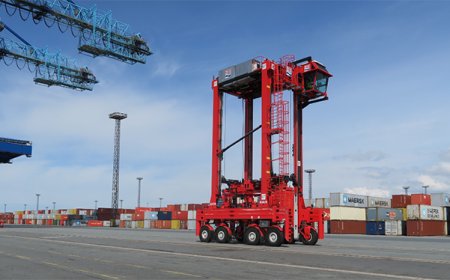 Kalmar agreed to supply three hybrid straddle carriers for SAMR