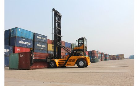 Single Empty Container Handler Stable To The Highest