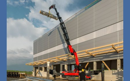 The PCC Palfinger CRAWLER CRANE