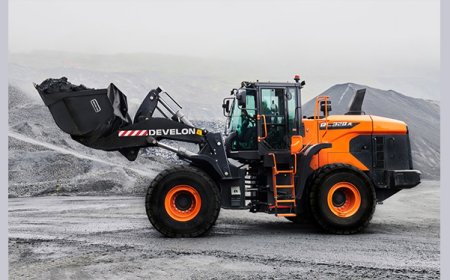 Develon DL320A-7M Loader