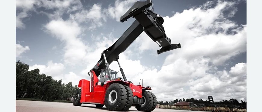 Unlock cost-effective container handling with the Kalmar DRU450 Reachstacker