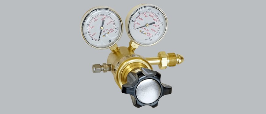 Ultra High Delivery Pressure Regulator, Model 8700