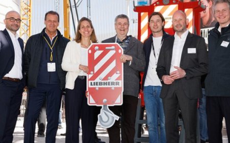 Liebherr sells new 195 HC-LH hydraulic luffing jib crane to City Lifting