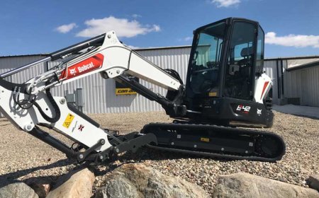 BOBCAT E42 COMPACT EXCAVATOR