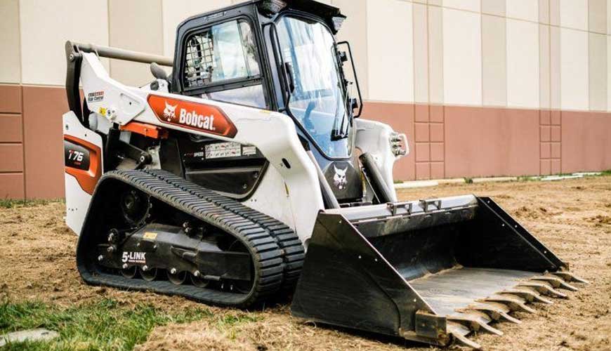 BOBCAT T76 COMPACT TRACK LOADER
