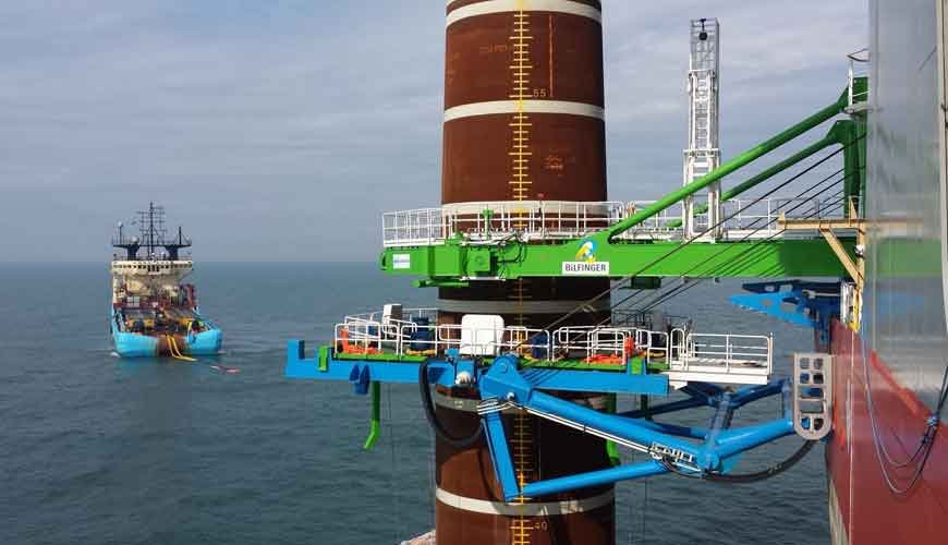 Decommissioning hydraulic Pile Gripper Frame van Bilfinger...