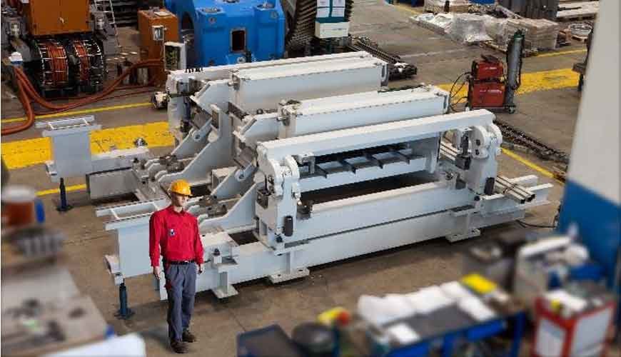 Descaling System for a Rolling Mill for Stainless Steel Panels