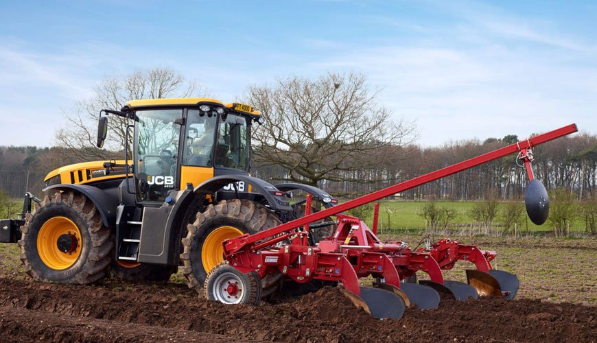 Improved design of the 4220 JCB Fastrac appeals to more farmers