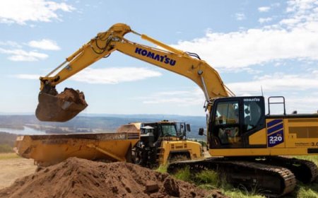 Komatsu introduces new PC220LC-12 and PC220LCi-12 excavators