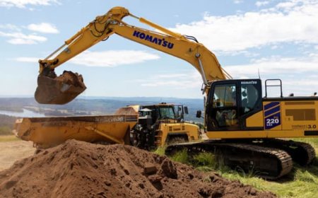 Komatsu introduces new PC220LC-12 and PC220LCi-12 excavators