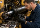 How do I know when hydraulic seals need replacing?